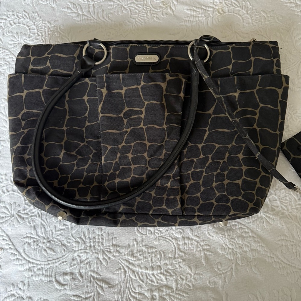 Baggalinni Large Giraffe Black and Olive Print Nylon Tote Bag Purse.